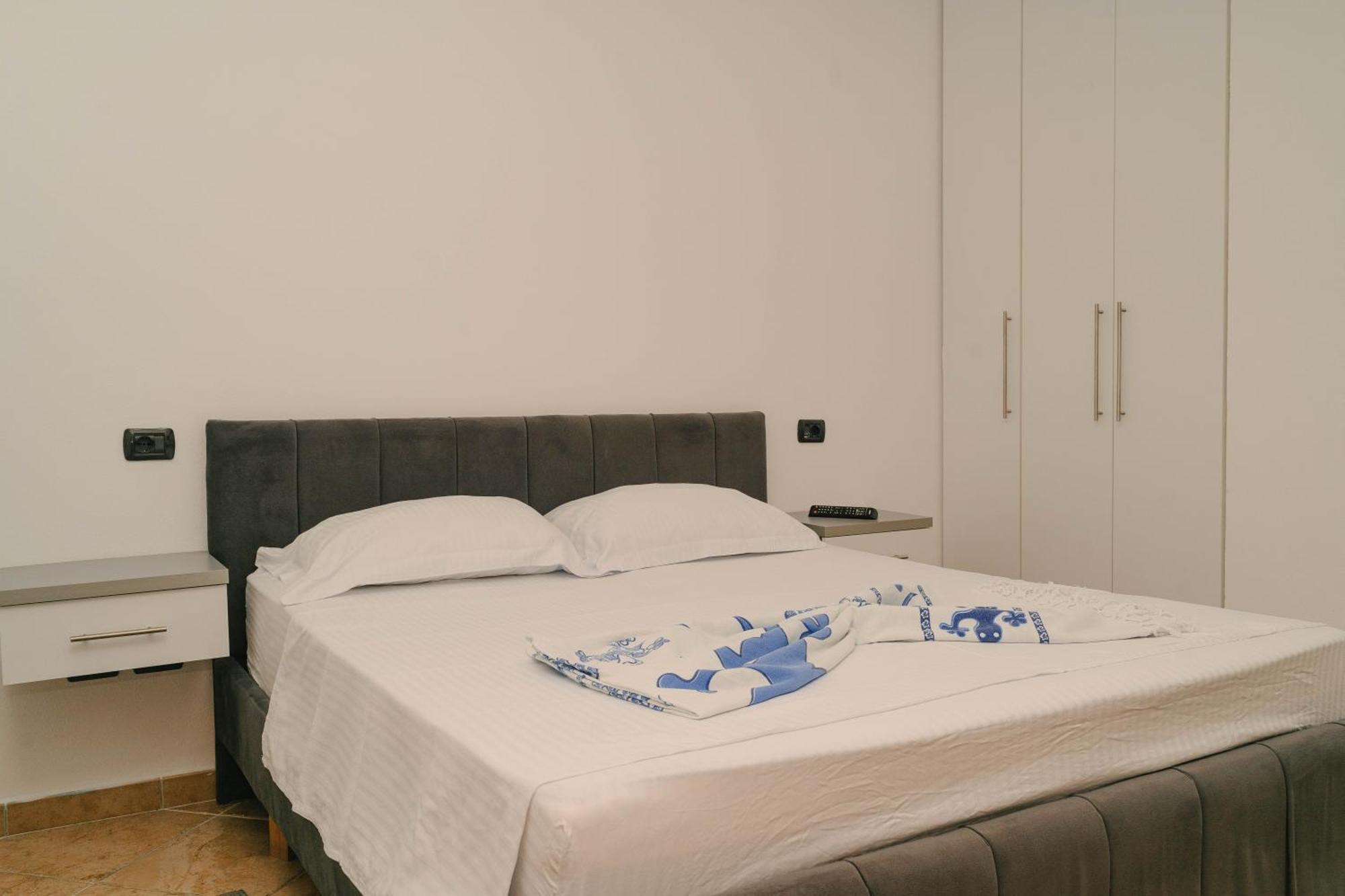 Kote's Beachside 22 Апартаменти Дуррес